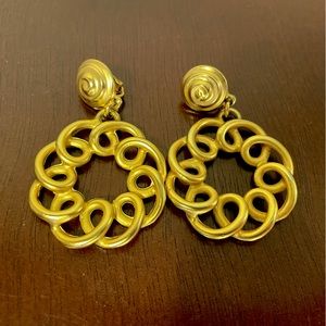 Vintage Dangling Gold Tone Clip-On Earrings Loops Swirls Design Ear Clips Swirls